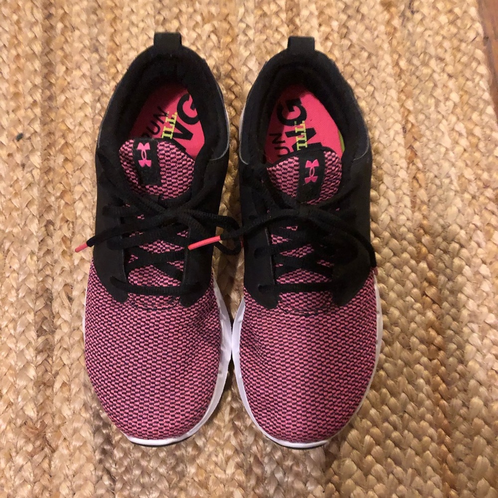 Under Armour Women’s Running Shoe (8.5)